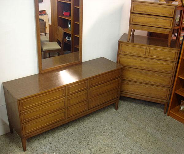 4 Piece Mid Century Modern Bedroom Set By Dixie