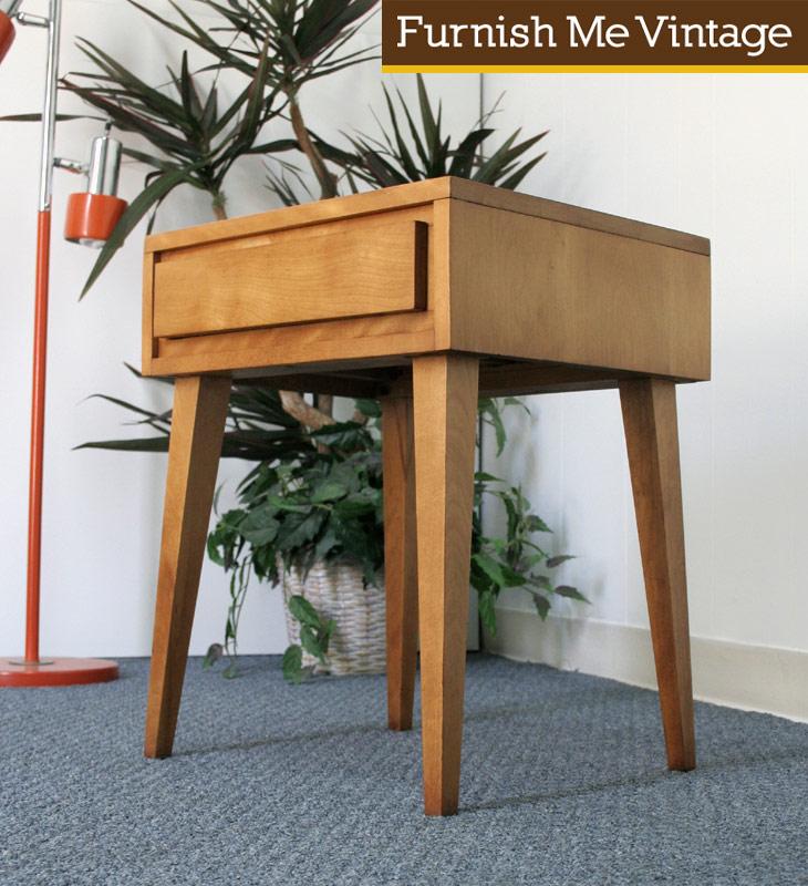 Modernmates Conant Ball Mid Century Modern End Table Nightstand