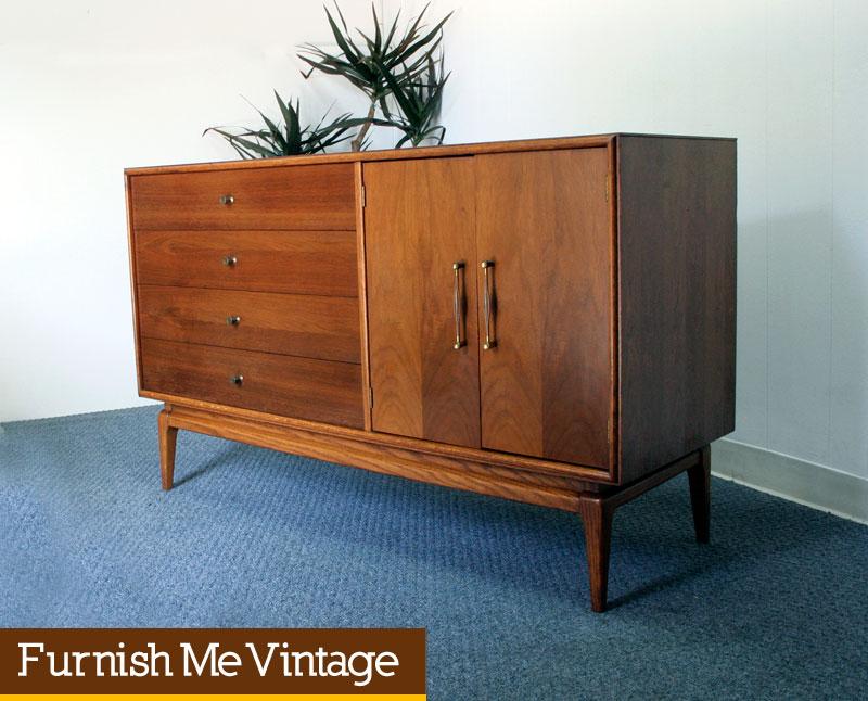 Mid Century Modern Kroehler Walnut Credenza