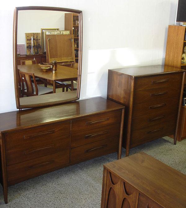 3 Piece Broyhill Emphasis Bedroom Set Vintage Modern