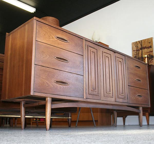 Mid Century Modern Broyhill Sculptra Triple Dresser