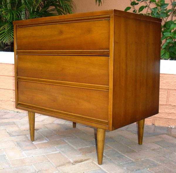 Mid Century Modern Bachelor Chest By Dixie