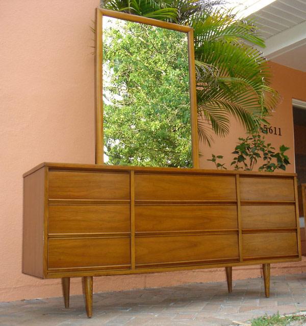 Mid Century Modern Dixie Triple Dresser W Mirror