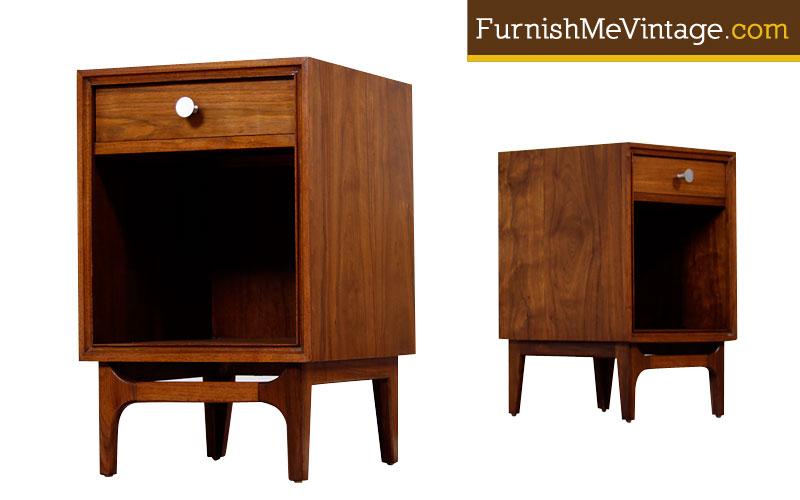 Pair Of Restored Mid Century Thomasville Nightstands