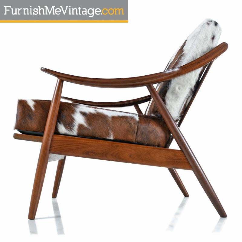 Peter Hvidt Style Sloped Art Walnut Lounge Chair In Cowhide Leather