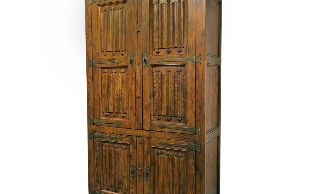 Pecan Henredon Traditional Bar Cabinet with Lighted Interior