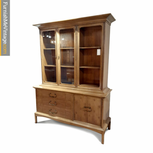 thomasville horizon china hutch