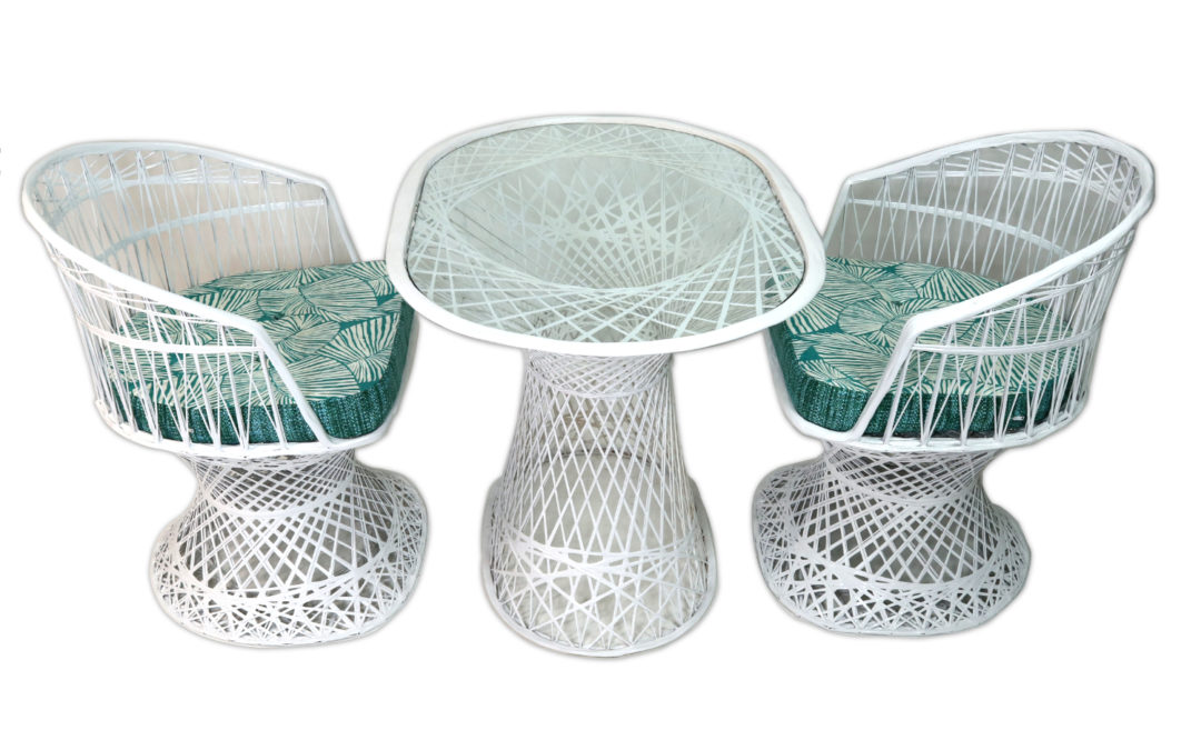 Restored Russell Woodard Vintage Fiberglass Outdoor Patio Dining Set