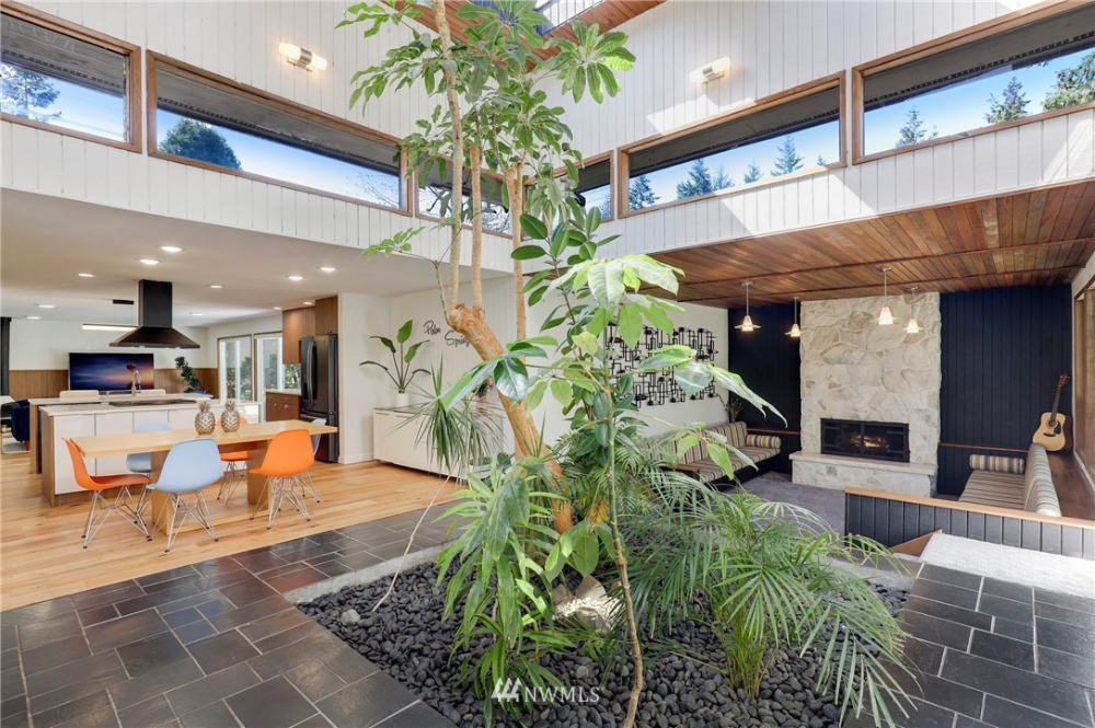 The Mid-Century Modern House Style: An Icon of Function and Simplicity | Redfin
