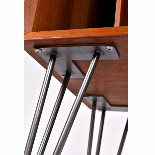 Metal hairpin legs