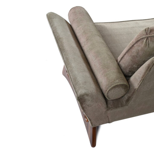 Blush tint visible on pillows