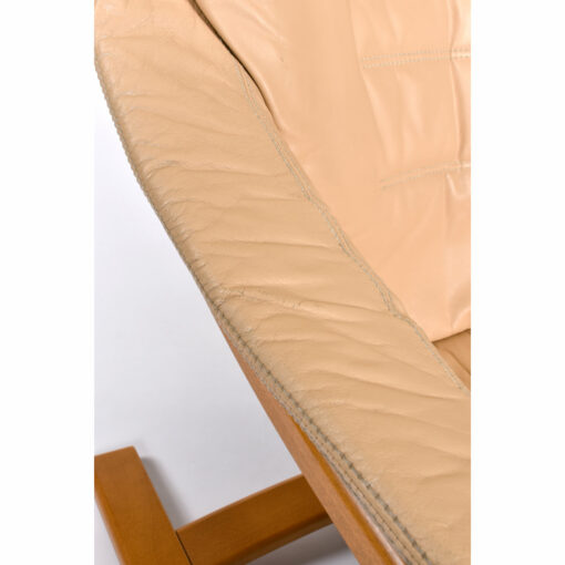 Light wear along left arm