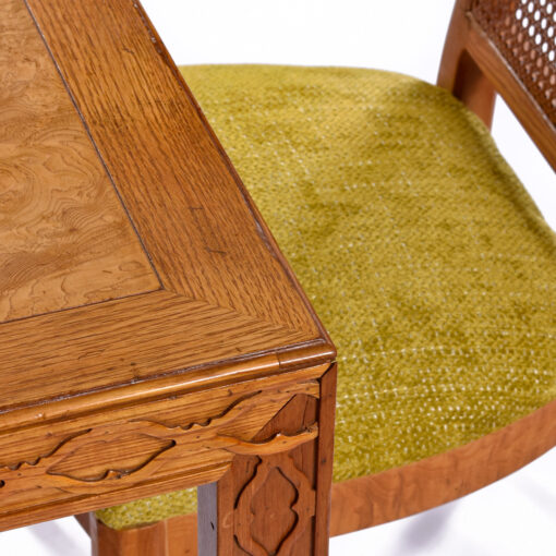 wood grain on Henredon dining table